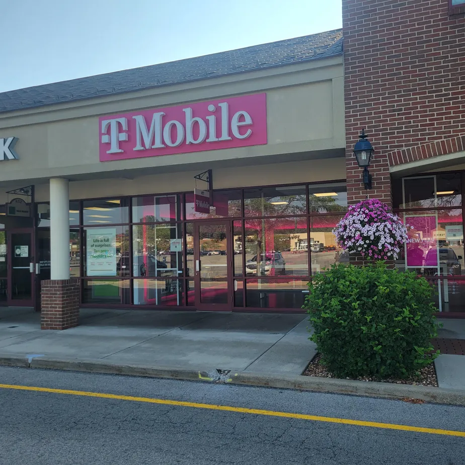 Exterior photo of T-Mobile Store at Shops At Boardman Park, Youngstown, OH