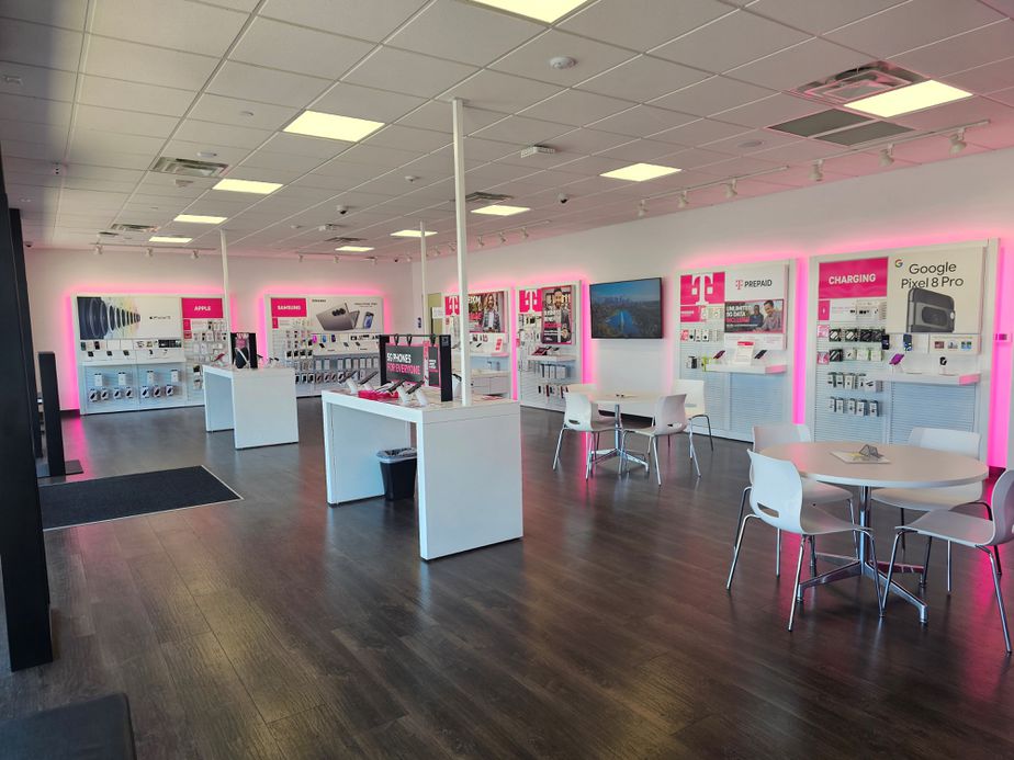 Interior photo of T-Mobile Store at Hwy 60 & Russell, Miami, AZ