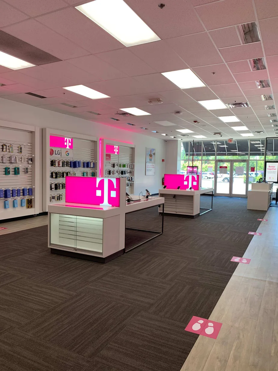  Interior photo of T-Mobile Store at Main St & Shawsheen Ave, Wilmington, MA 