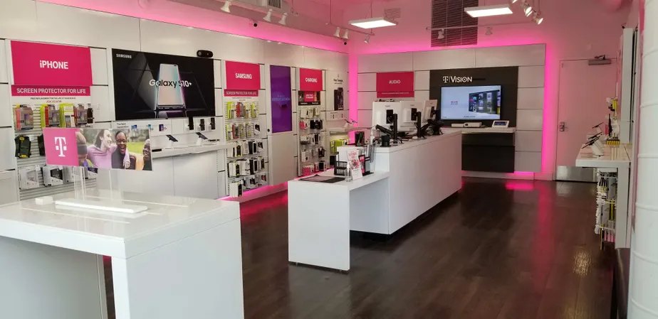 Foto del interior de la tienda T-Mobile en Coney Island Ave & Avenue M, Brooklyn, NY