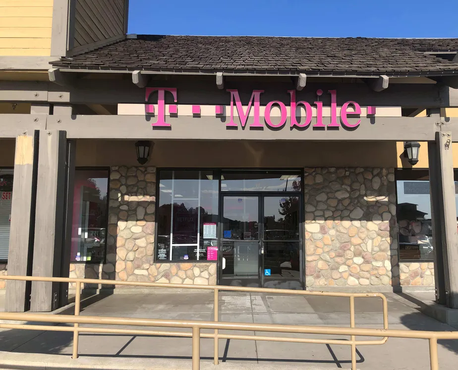 Exterior photo of T-Mobile store at Haven Ave & 210 Fwy, Rancho Cucamonga, CA