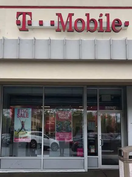 Exterior photo of T-Mobile store at Cross Island Pkwy & 154th St, Flushing, NY