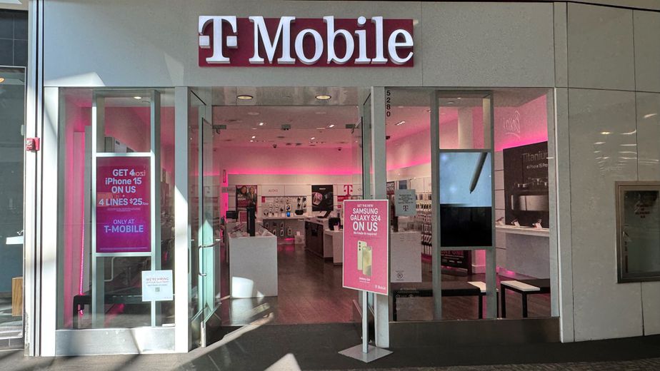 Exterior photo of T-Mobile Store at Providence Place, Providence, RI