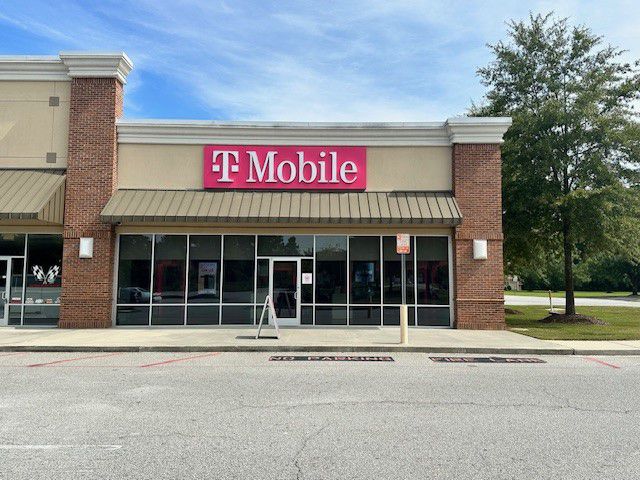 Exterior photo of T-Mobile Store at State Rd & Chesterfield Hwy, Cheraw, SC