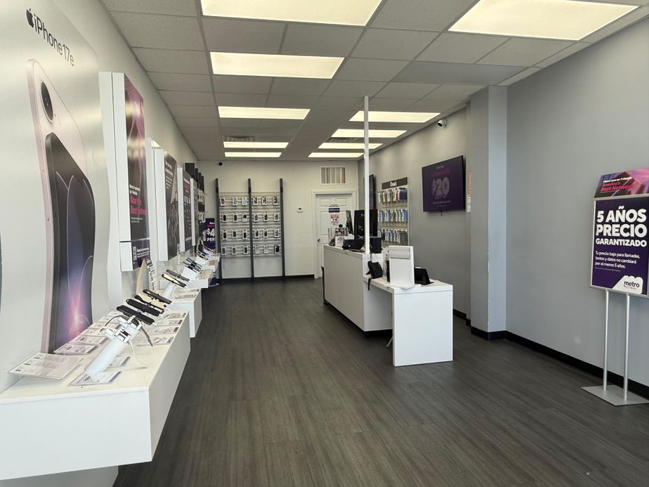 Metro by T-Mobile 43 Main St - 43 Main St