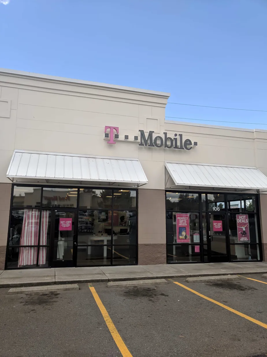  Exterior photo of T-Mobile store at Pacific Hwy S & S 252nd St, Kent, WA 