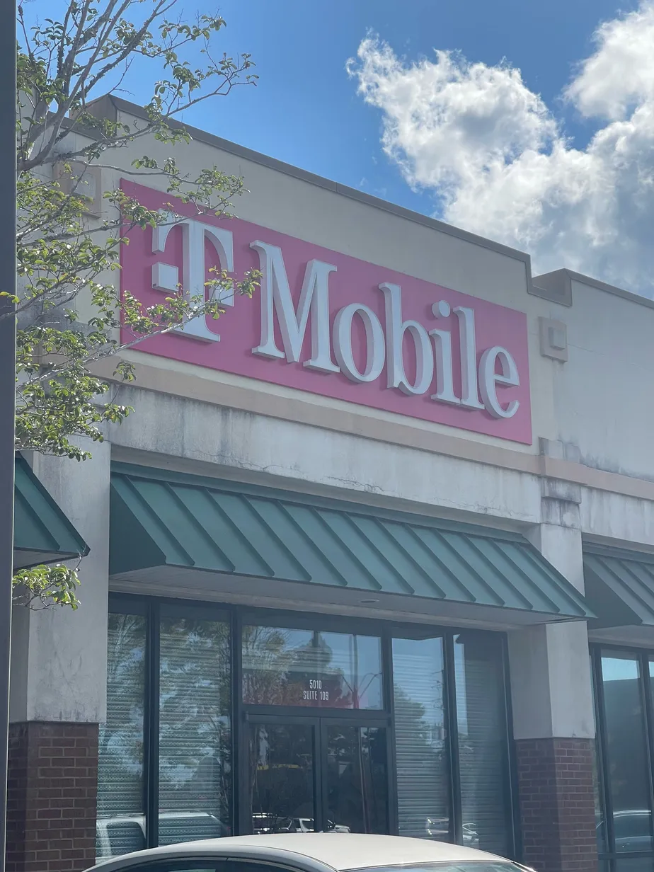 Exterior photo of T-Mobile Store at Bayou & 9th, Pensacola, FL