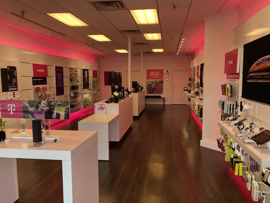  Interior photo of T-Mobile Store at E Martintown Rd & Knox Ave, North Augusta, SC 