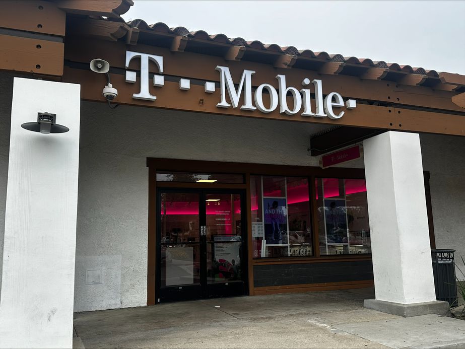 Exterior photo of T-Mobile Store at Ventura Village, Ventura, CA