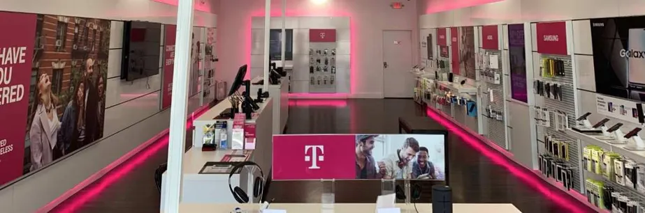 Foto del interior de la tienda T-Mobile en Lima Rd & Northbrook Blvd, Fort Wayne, IN