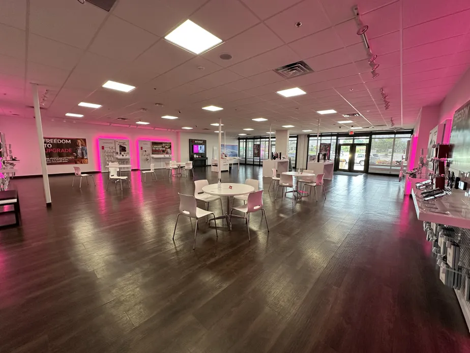  Interior photo of T-Mobile Store at W Broadway & Highland Dr, Columbia, MO 