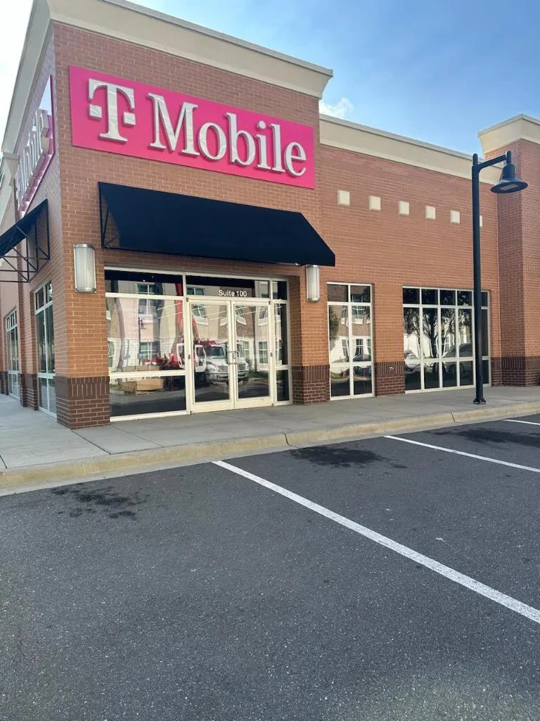 Foto del exterior de la tienda T-Mobile en Toringdon Market, Charlotte, NC