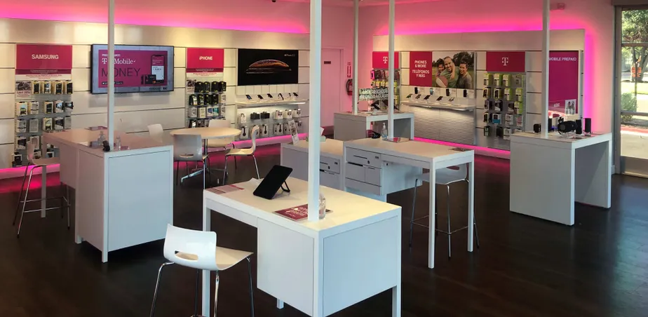 Interior photo of T-Mobile Store at Zapata & S Malinche, Laredo, TX
