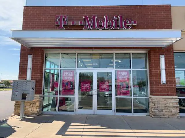 Exterior photo of T-Mobile store at 82nd St & Milwaukee 2, Lubbock, TX