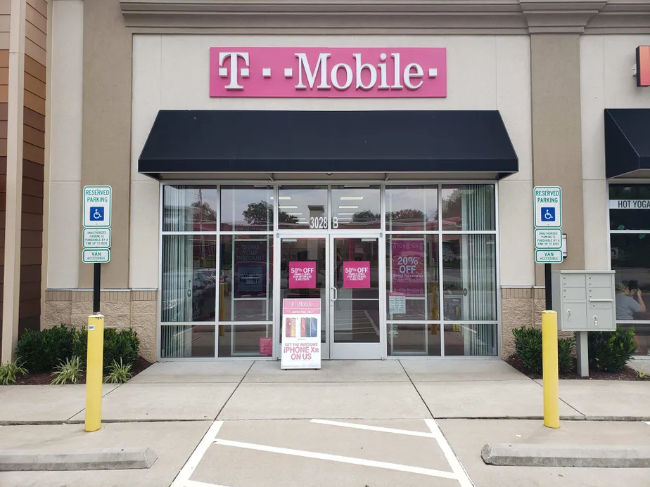  Exterior photo of T-Mobile store at S Rutherford Blvd & E Main St, Murfreesboro, TN 