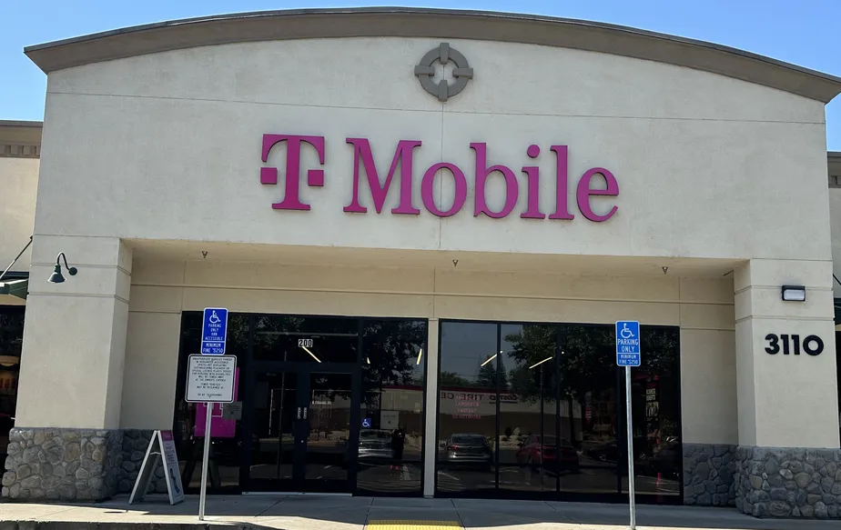  Exterior photo of T-Mobile Store at Sunrise & White Rock, Rancho Cordova, CA 