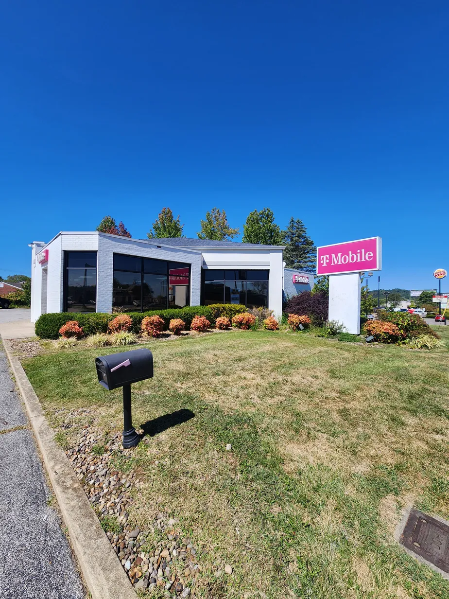  Exterior photo of T-Mobile Store at State Route 34 & Vernon Rd, Hurricane, WV 