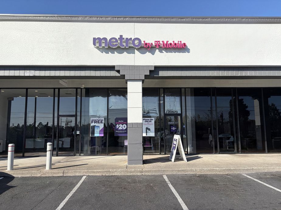 Metro by T-Mobile 20573 SW Tualatin Valley Hwy - 20573 SW Tualatin Valley Hwy