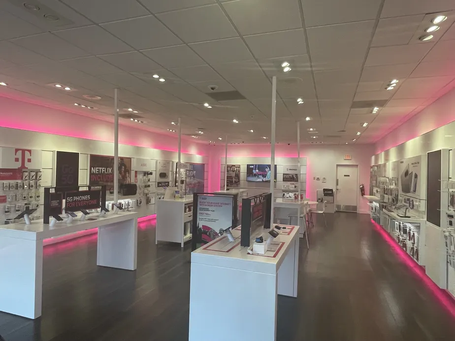  Interior photo of T-Mobile Store at Colerain & Commons, Cincinnati, OH 