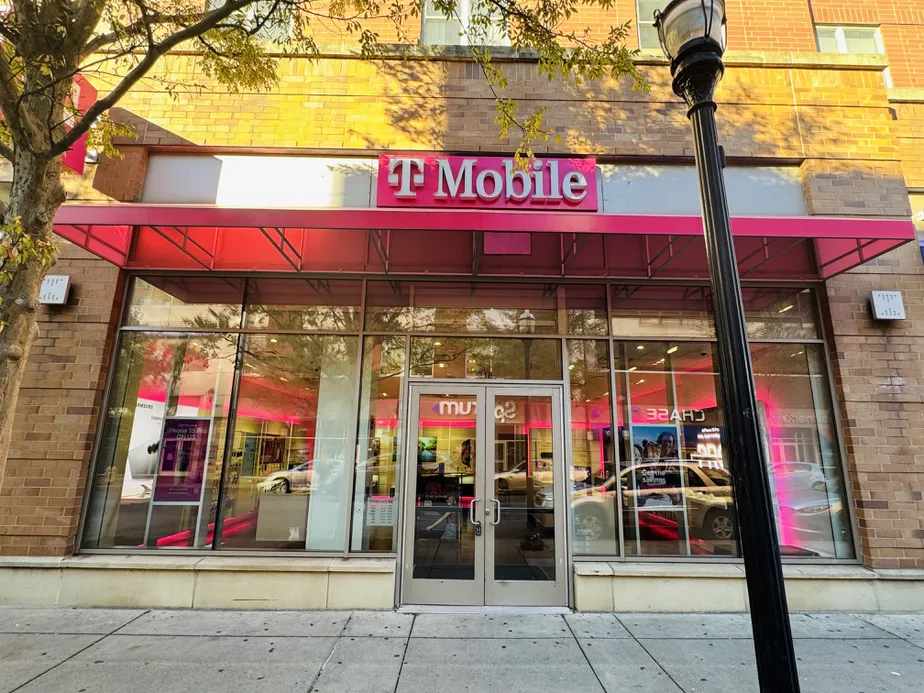  Exterior photo of T-Mobile Store at Calhoun & Ohio, Cincinnati, OH 