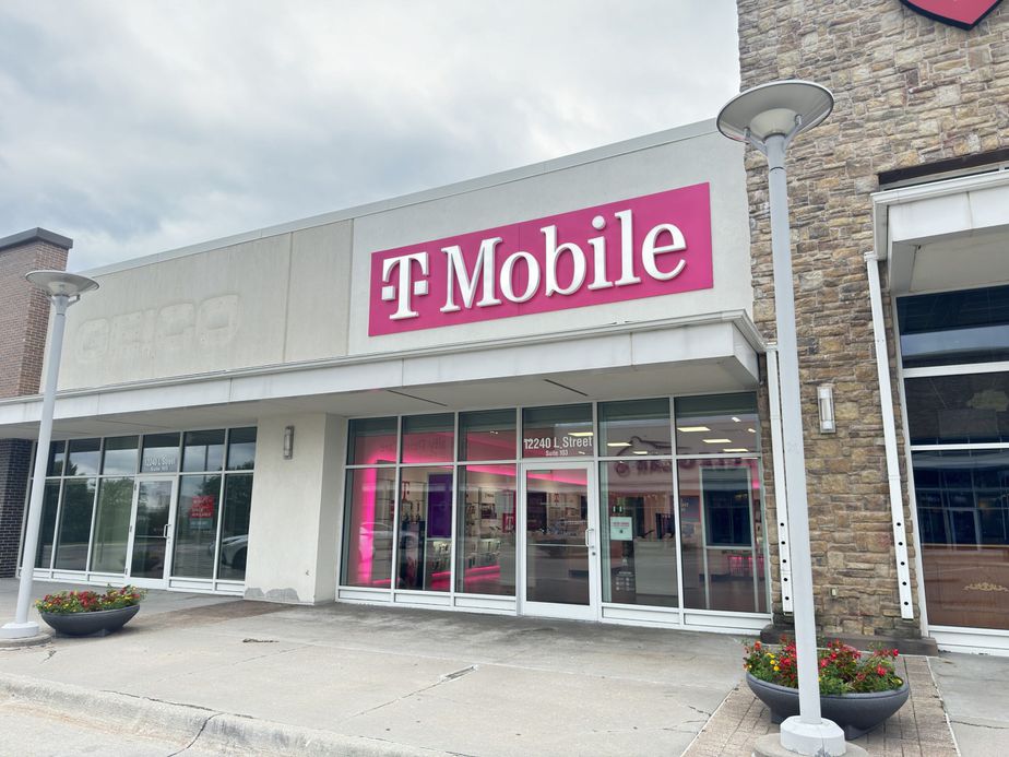 Exterior photo of T-Mobile Store at L Street Marketplace, Omaha, NE