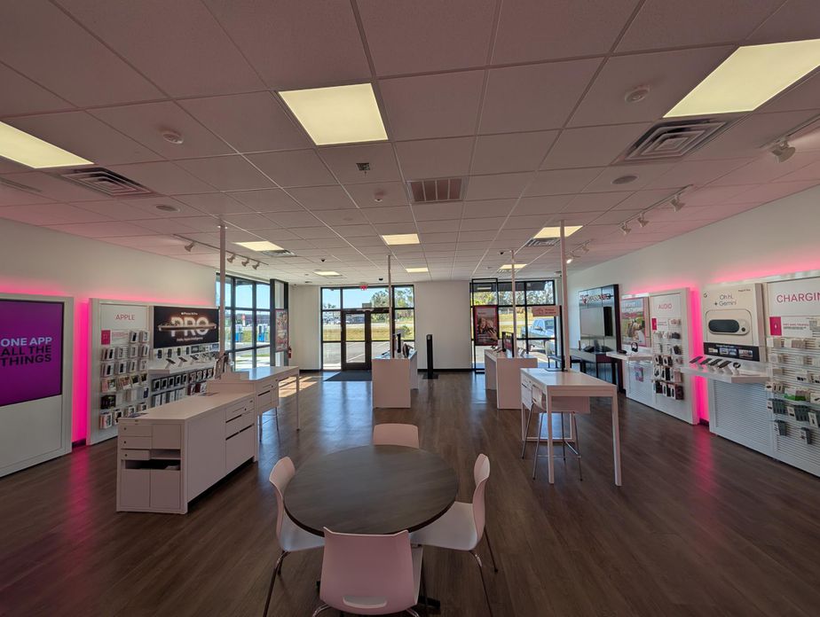 Interior photo of T-Mobile Store at US-129 & I-10, Live Oak, FL