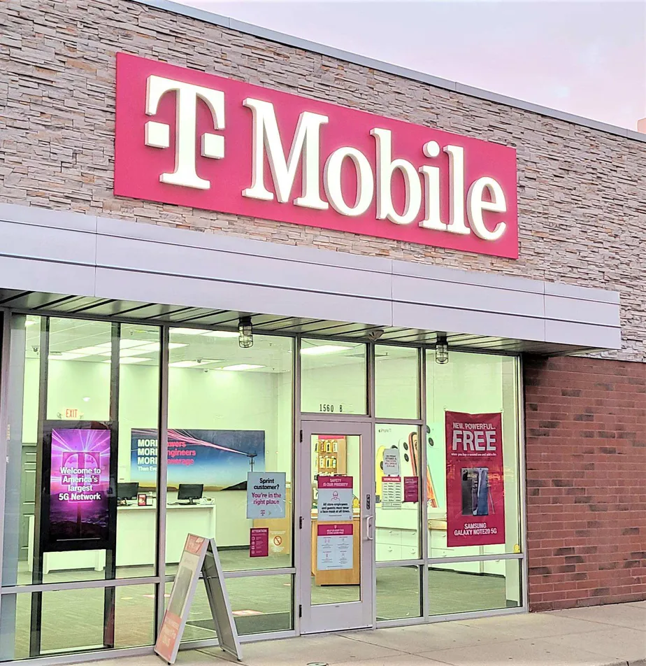 Exterior photo of T-Mobile store at 86th St & Westfield Blvd, Indianapolis, IN