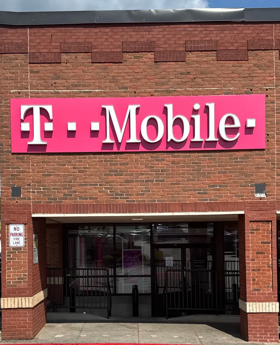  Exterior photo of T-Mobile Store at Cascade Av SW & Donnelly Av SW, Atlanta, GA 