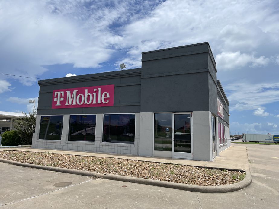 Exterior photo of T-Mobile Store at Gebhardt Rd & Meyer St, Sealy, TX