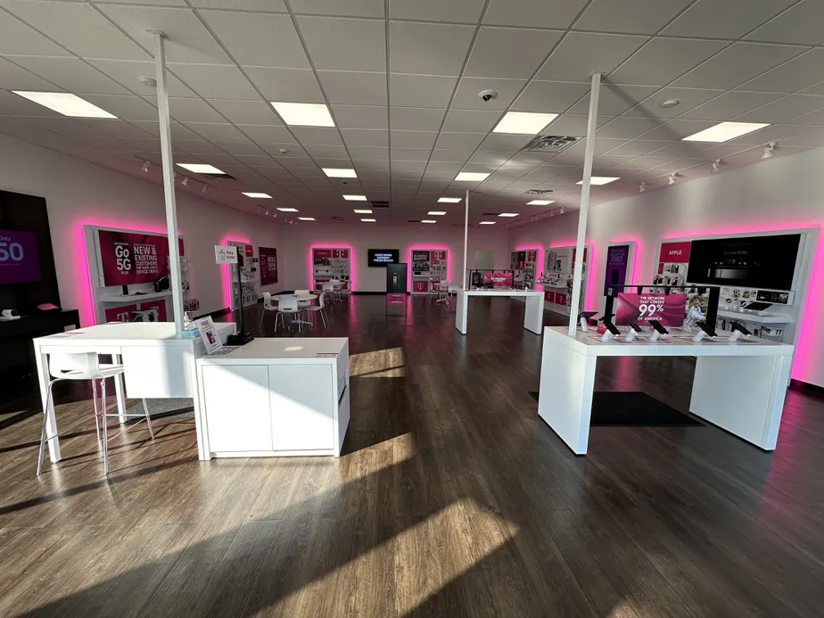  Interior photo of T-Mobile Store at Broad St & N Bultman Dr, Sumter, SC 