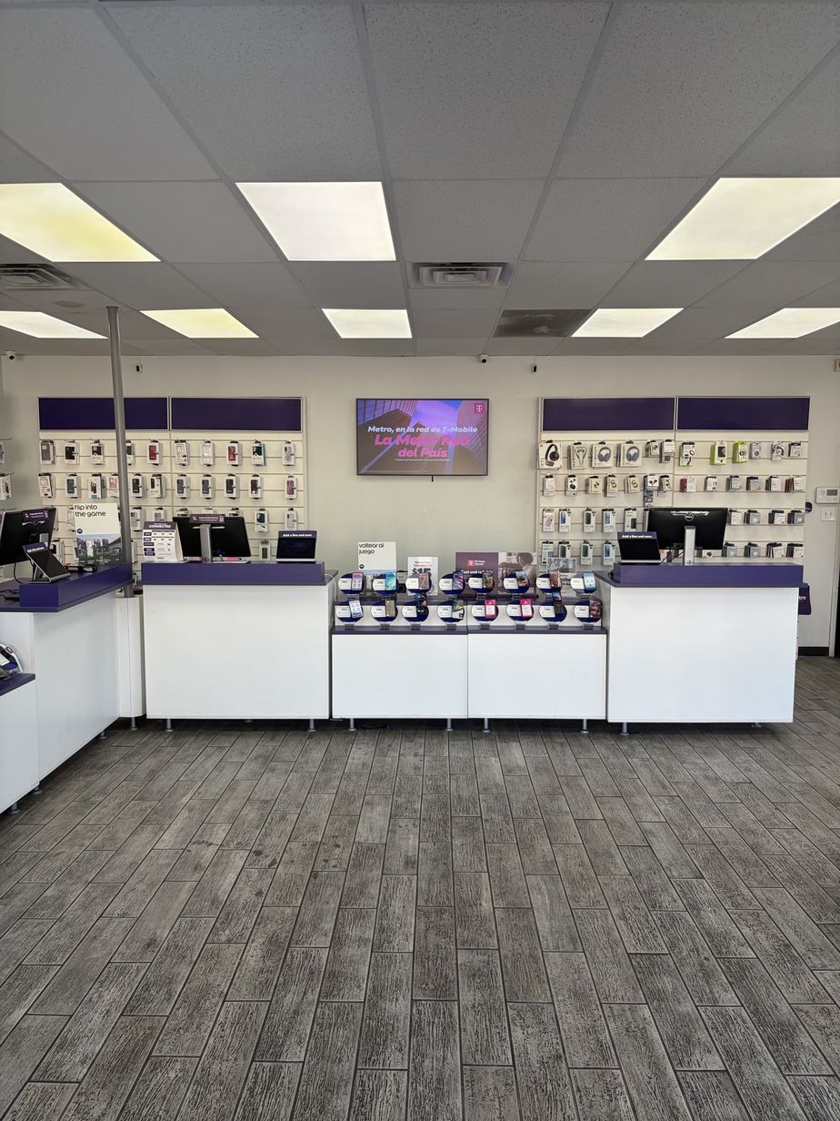 Metro by T-Mobile 2310 Martin Luther King Jr Blvd - 2310 Martin Luther King Jr Blvd 