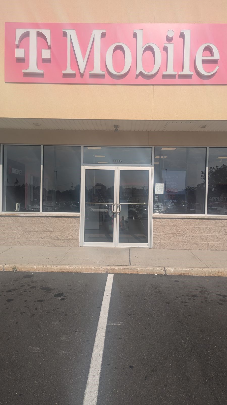 T-Mobile US Hwy 9 & Maleta