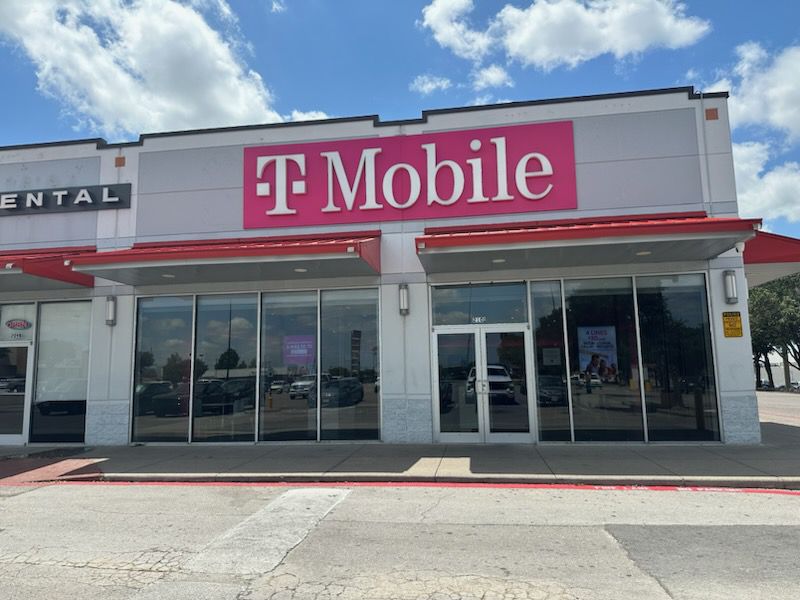 Exterior photo of T-Mobile Store at Hwy 75 & Knox, Dallas, TX