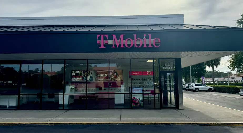  Exterior photo of T-Mobile Store at South Daytona, Daytona Beach, FL 
