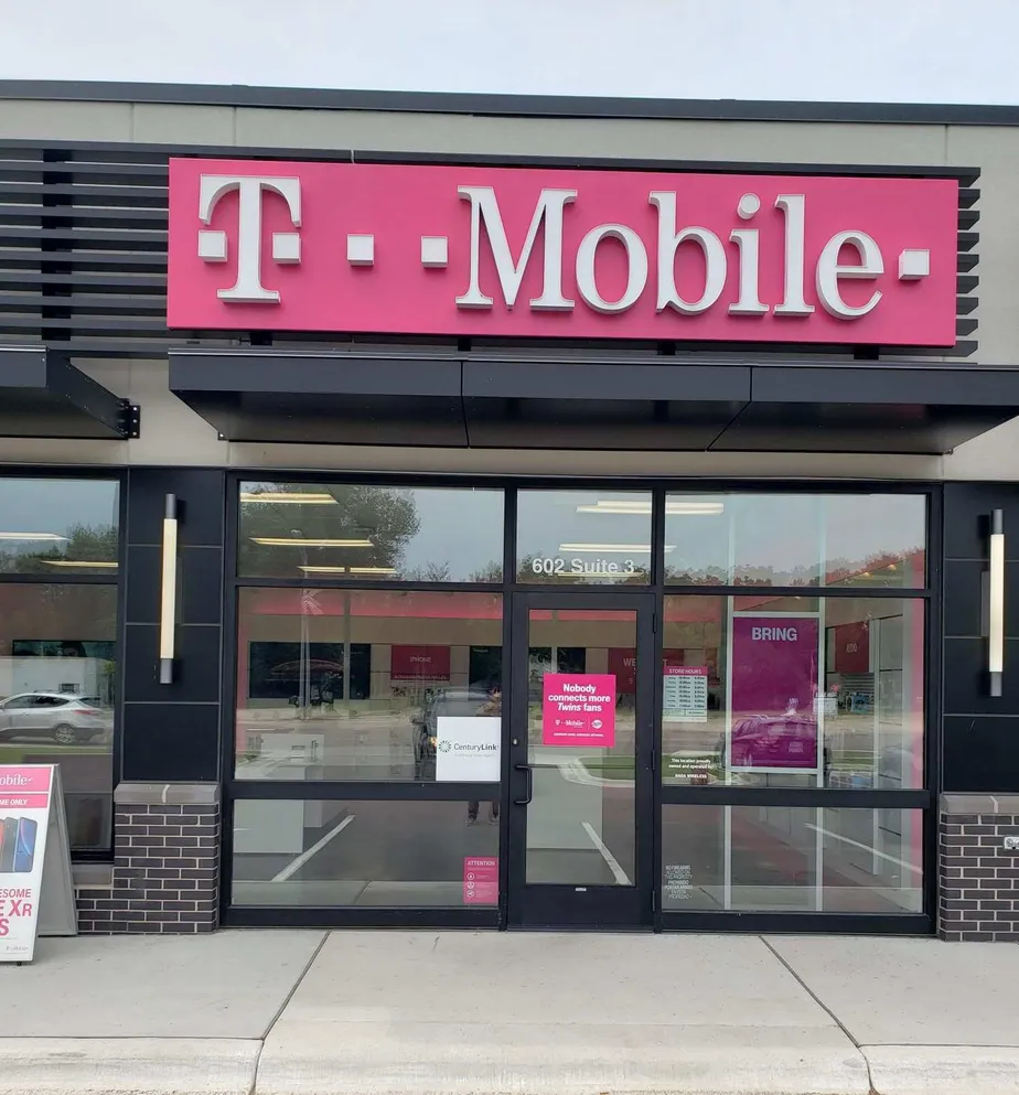 Exterior photo of T-Mobile store at 1st Street South & Monongalia Ave, Willmar, MN