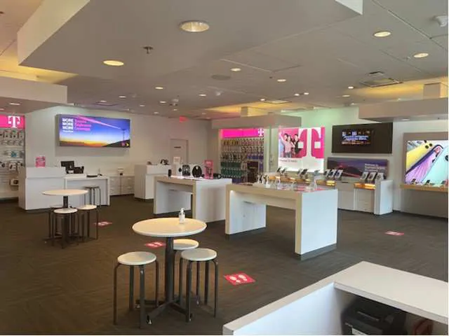 Interior photo of T-Mobile Store at Cobb Pkwy & Ridenour Blvd NW, Kennesaw, GA