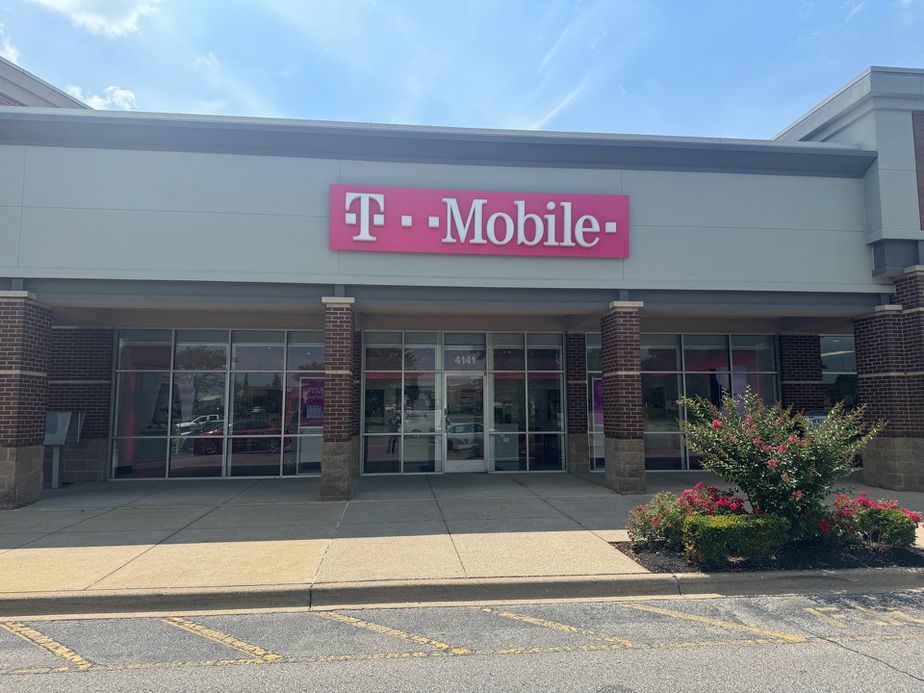 Exterior photo of T-Mobile Store at Springhurst Towne Center, Louisville, KY