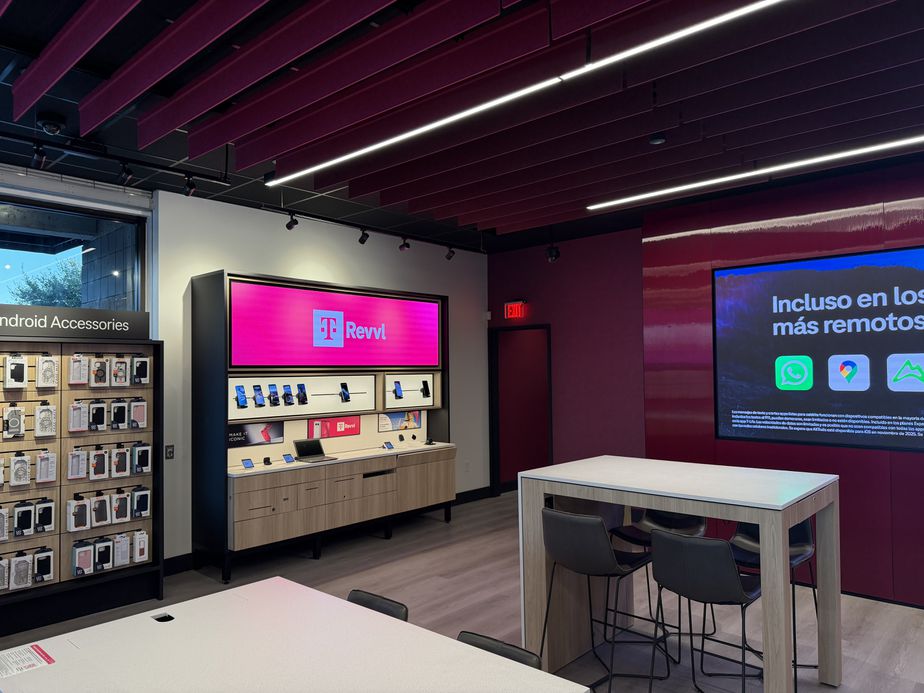  Interior photo of T-Mobile Store at I-45 & Sh 105, Conroe, TX 