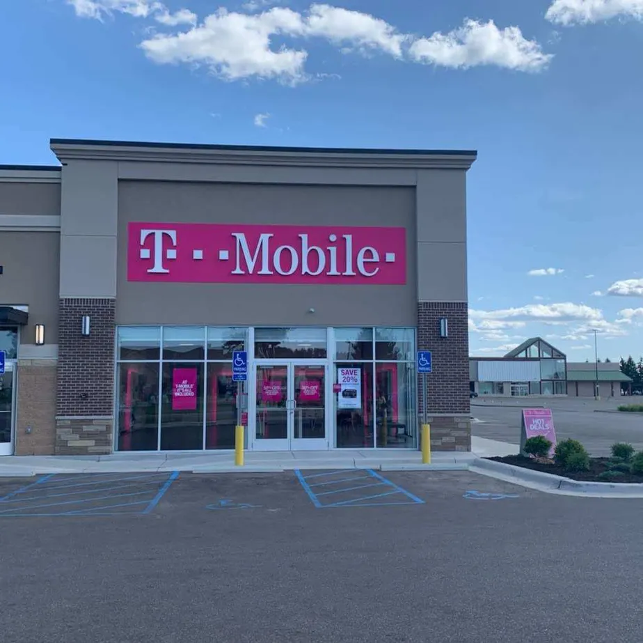  Exterior photo of T-Mobile store at 34 Road & Old Us Hwy 131, Cadillac, MI 