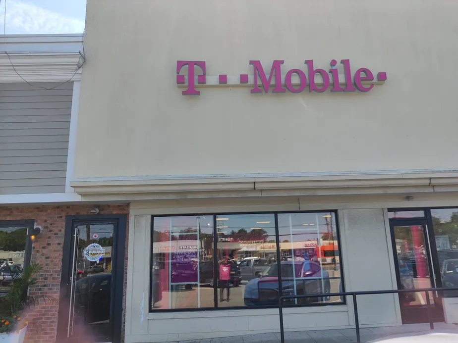  Exterior photo of T-Mobile Store at Hempstead Tnpk & Prospect Ave, East Meadow, NY 