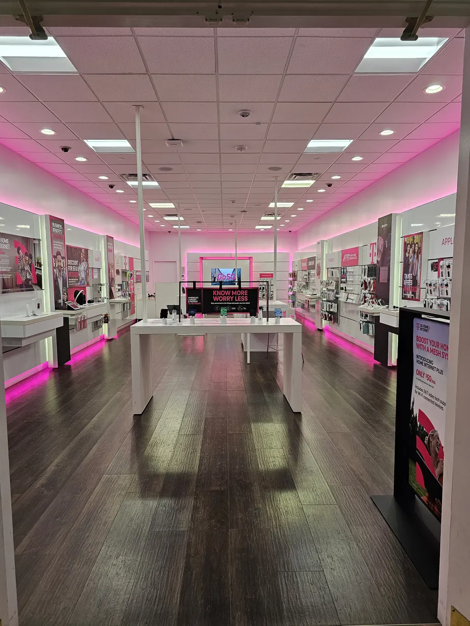  Interior photo of T-Mobile Store at Coastland Center, Naples, FL 