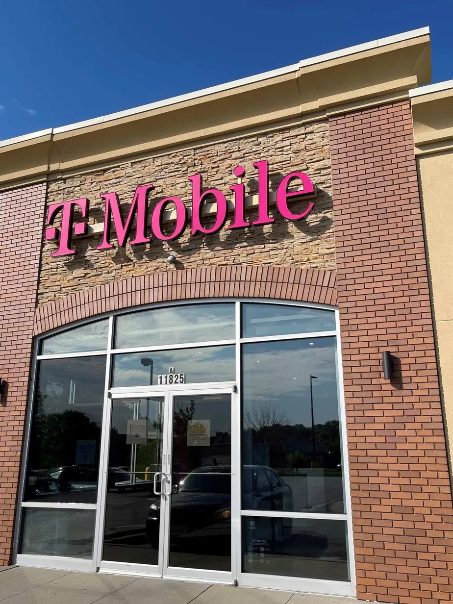 Exterior photo of T-Mobile Store at Blueridge, Independence, MO