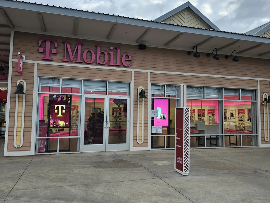  Exterior photo of T-Mobile Store at Lahaina Gateway, Lahaina, HI 
