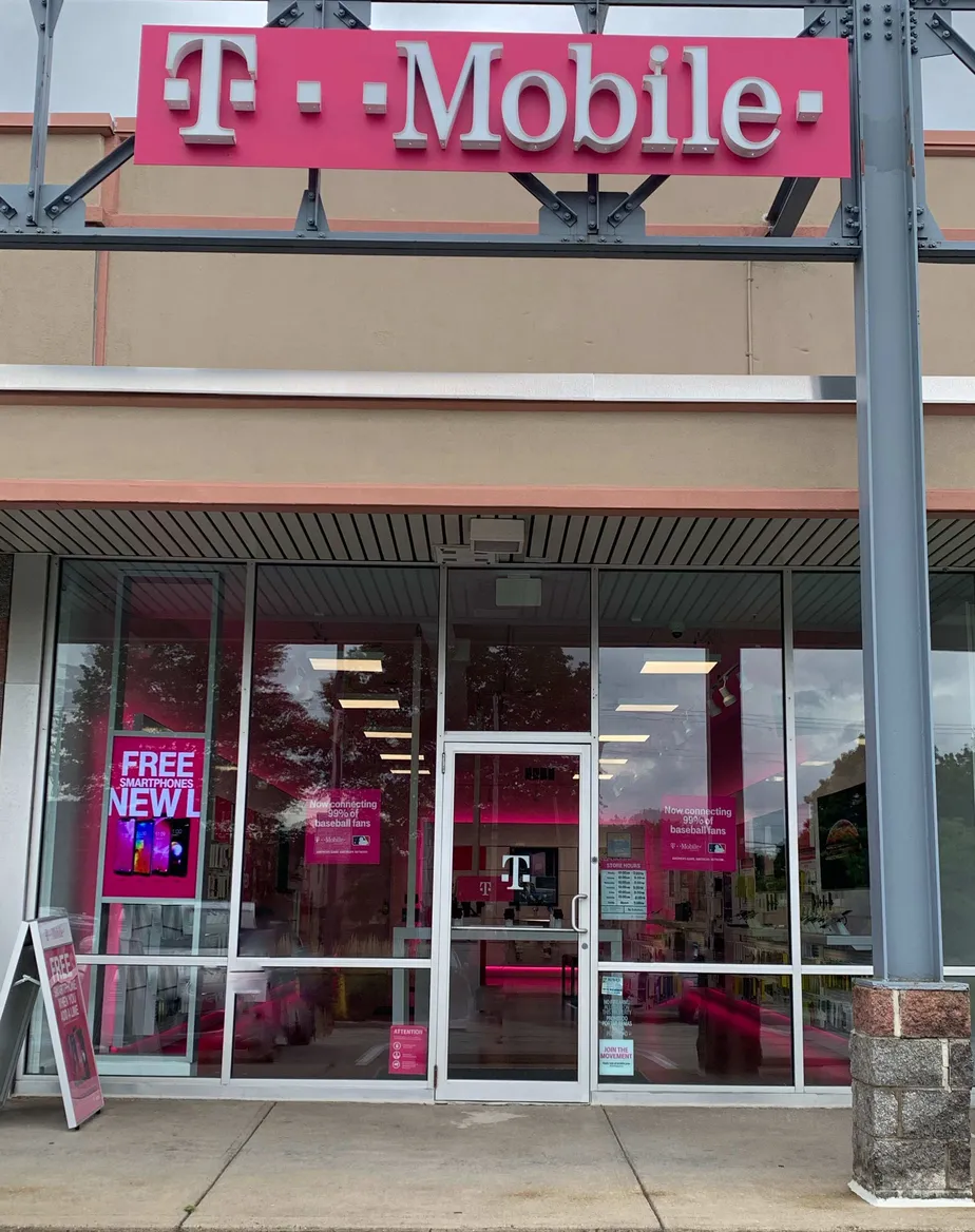 Exterior photo of T-Mobile store at Brodhead Rd & Mill St, Aliquippa, PA