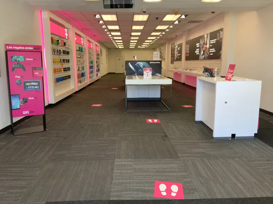  Interior photo of T-Mobile Store at Rosecrans Ave & Pioneer Blvd, Norwalk, CA 
