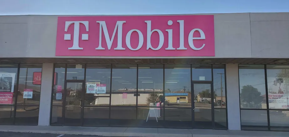 Foto del exterior de la tienda T-Mobile en White Sands Blvd & Railroad Ave, Alamogordo, NM