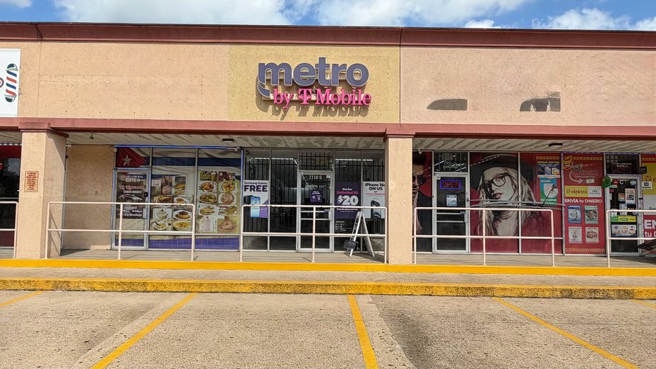Metro by T-Mobile 7710 Bellaire Blvd - 7710 Bellaire Blvd 
