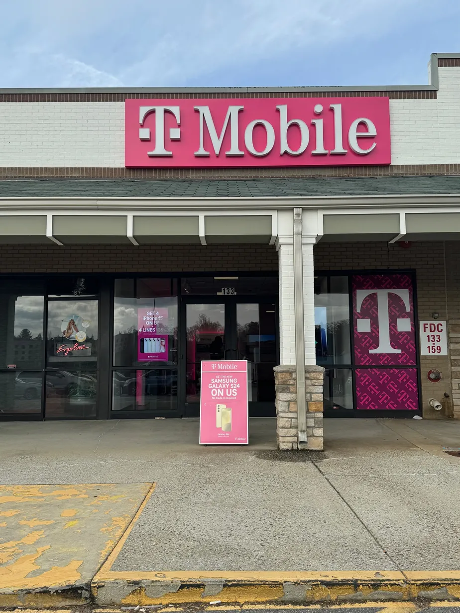  Exterior photo of T-Mobile Store at Weaver Blvd & I-26, Weaverville, NC 