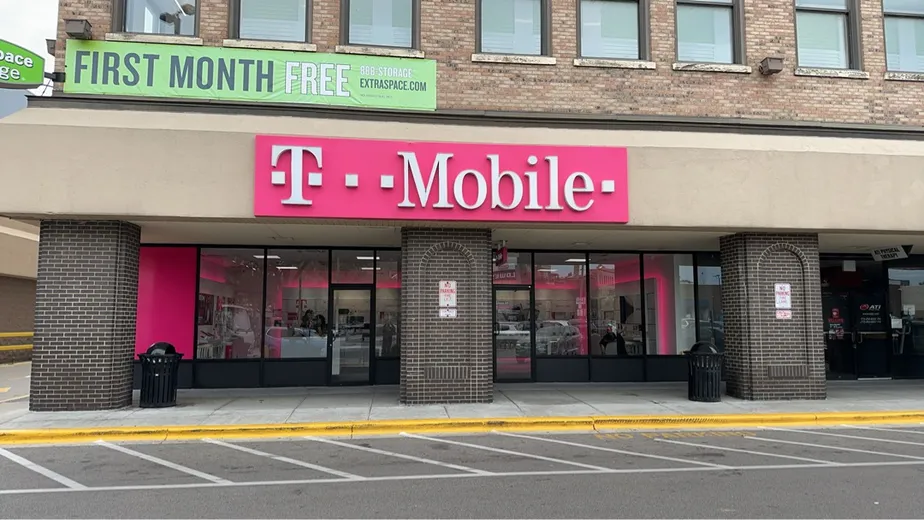  Exterior photo of T-Mobile Store at Ashland Ave & Milwaukee Ave, Chicago, IL 