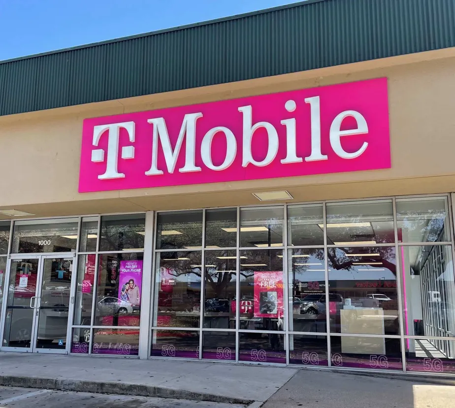 T Mobile Illinois Ave Wynnewood Village Shp Ctr Dallas Tx